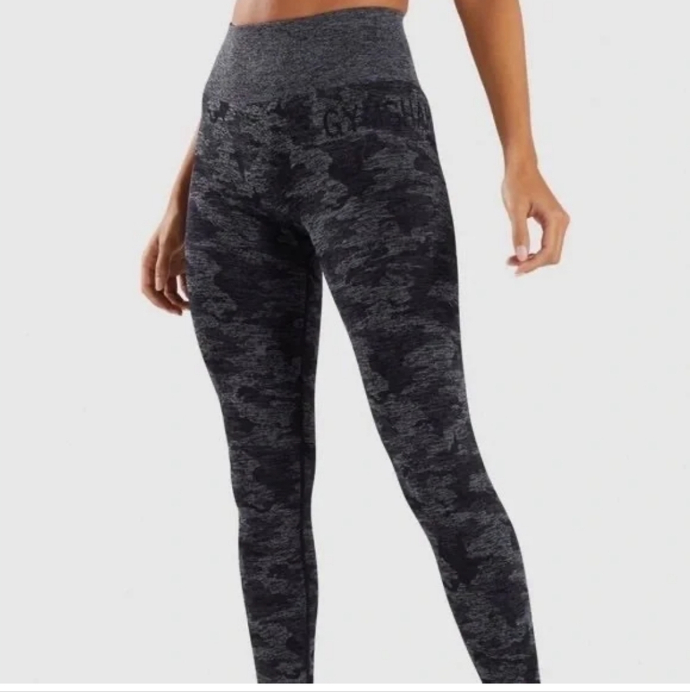 Gymshark Camo High-Waisted Adapt Leggings Size Small